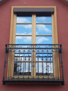 Kované zábradlí na francouzské okno – Francouzský balkon z oceli, na míru (výška 110 cm)